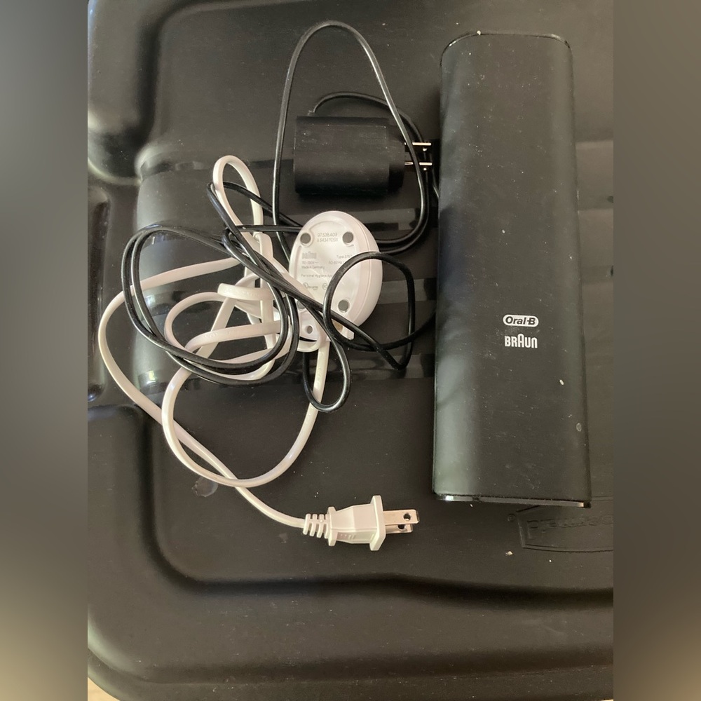 Oral B Black Electric Toothbrush Charger and travel carry case charger